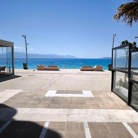 Apartment 50 Meters From The Beach 루트라키 외부 사진