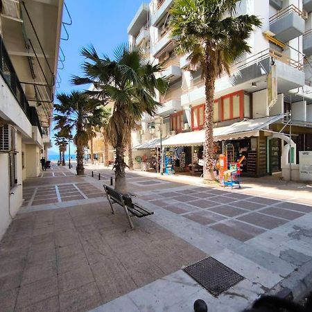 Apartment 50 Meters From The Beach 루트라키 외부 사진