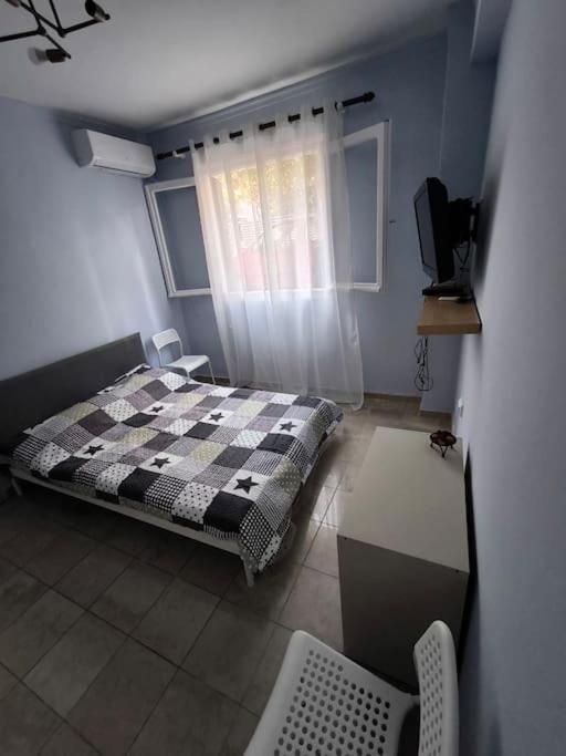 Apartment 50 Meters From The Beach 루트라키 외부 사진