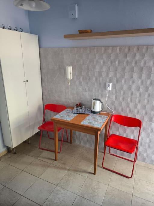 Apartment 50 Meters From The Beach 루트라키 외부 사진