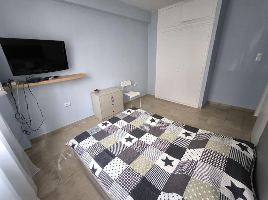 Apartment 50 Meters From The Beach 루트라키 외부 사진
